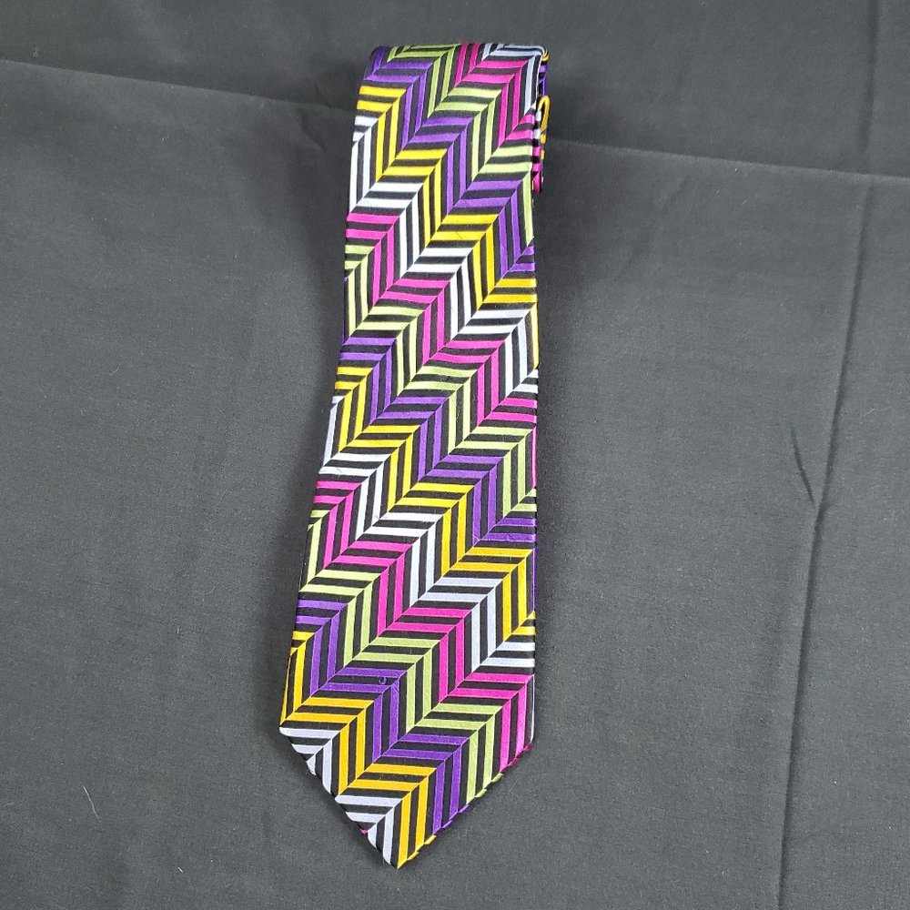 Van Huesen Brilliant Colored Wave Tie